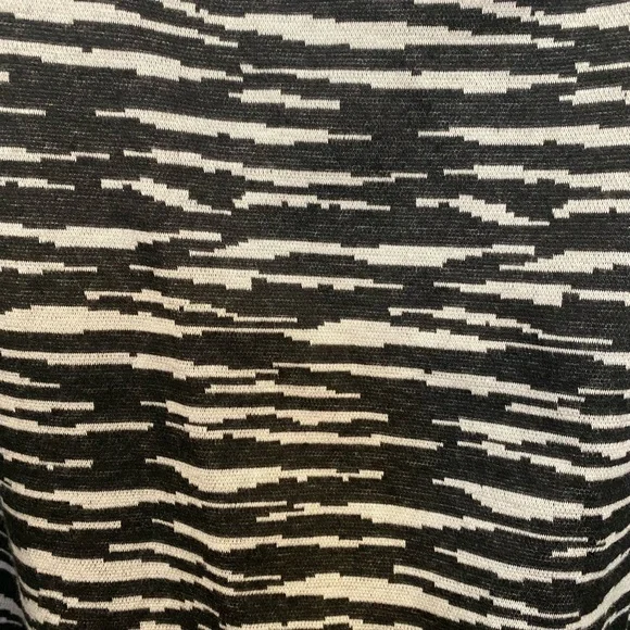 LuLaRoe Cassie Black and White Pencil Skirt women’s size 3X 3XL stretchy - Picture 4 of 4